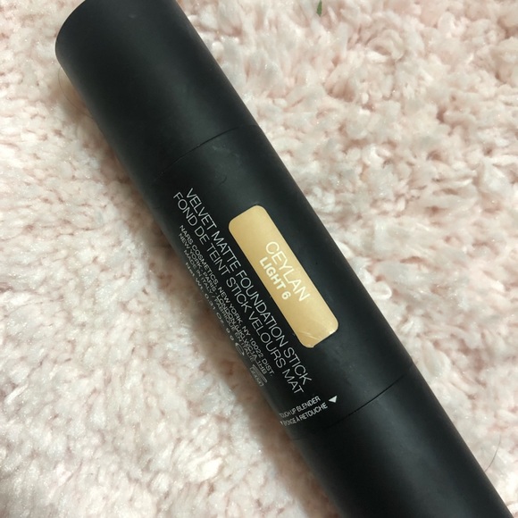 NARS VELVET MATTE FOUNDATION - Picture 2 of 2